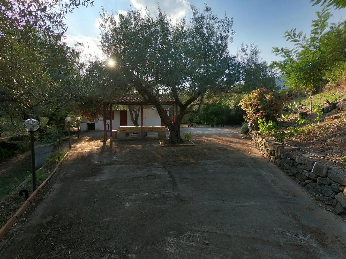 Campsite Gole Alcantara Mini Campeggio Privato Motta Camastra
