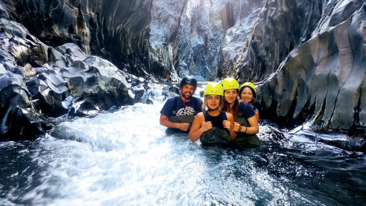 Gole Alcantara Mini Campeggio Privato Motta Camastra Campsite